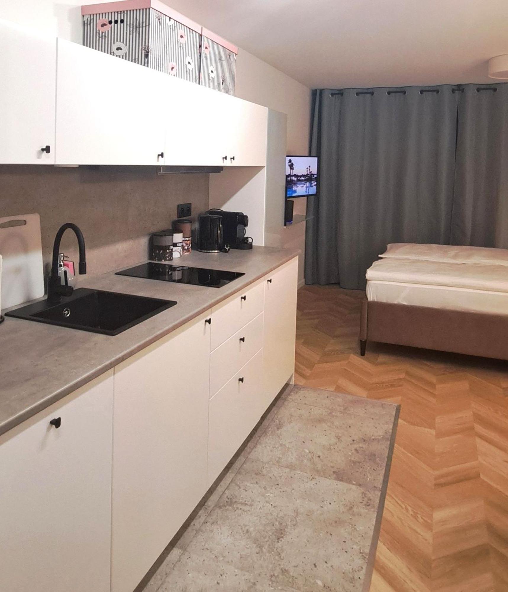 Falcon Center 4 Metro Swietokrzyska Apartament *